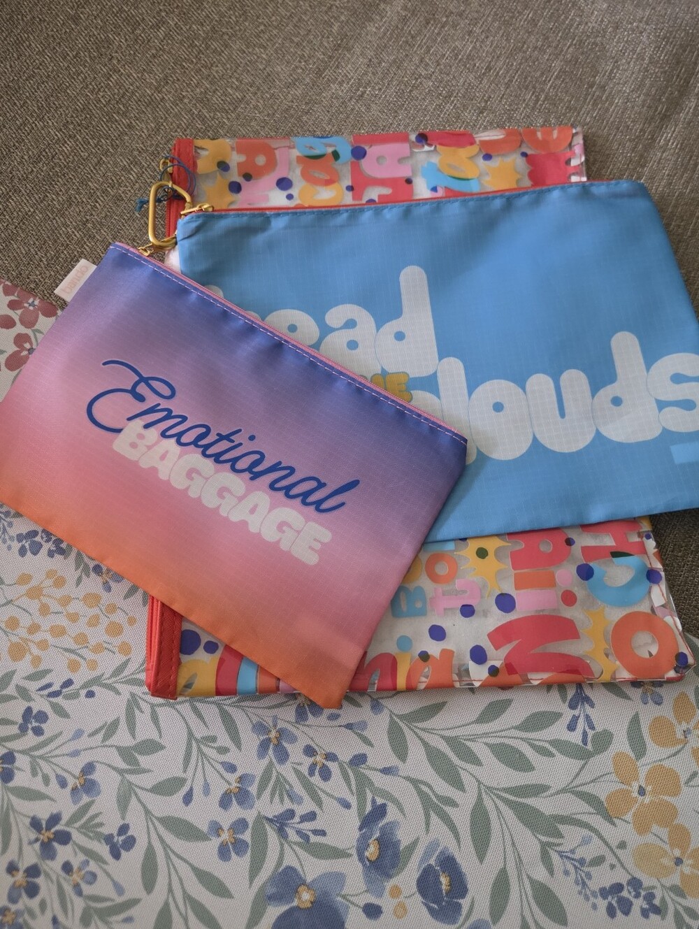 Colorful Graffiti Print Zip Pouch Set
